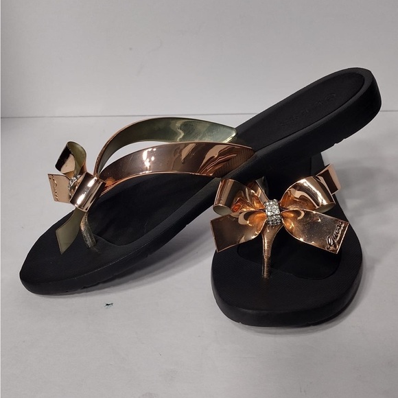 GUESS  Black and Gold Women's Sandals
Size 8 pre owned Exellent condition - Picture 2 of 8